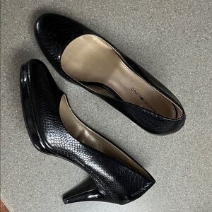Bandolino Myone Elegant Black Textured Heels